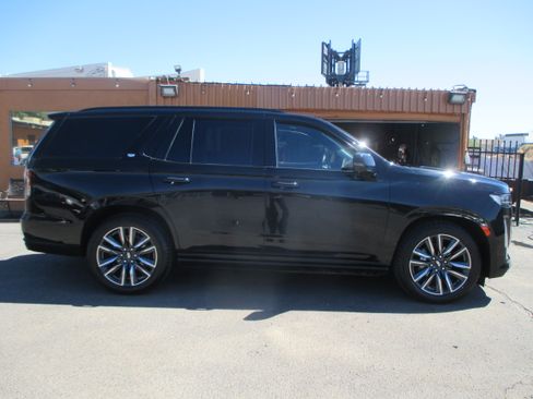 Used 2023 Cadillac Escalade Platinum Sport image 1