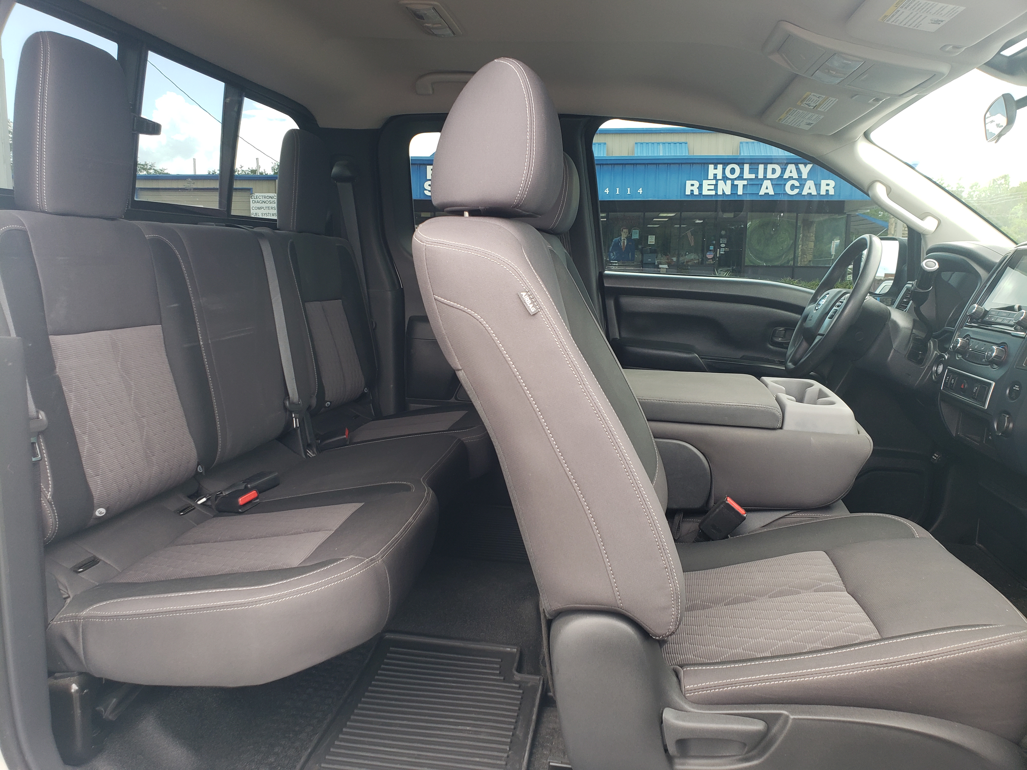 Used 2022 Nissan Titan 2WD King Cab S image 12