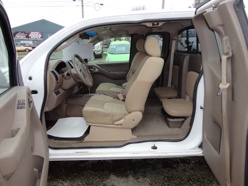 Used 2009 Nissan Frontier image 6