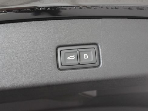 Used 2024 Audi Q4 e-tron Premium Plus image 38