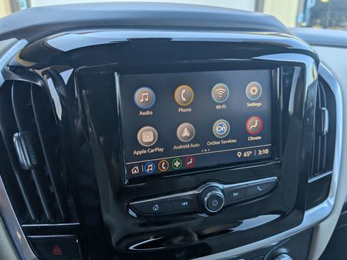 Used 2022 Chevrolet Traverse LS image 11