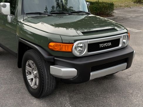 Used 2014 Toyota FJ Cruiser AWD/4WD image 59