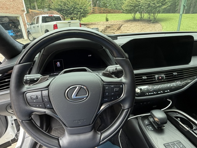 Used 2023 Lexus LS 500h AWD w/ Luxury Package image 18