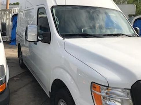 Used 2021 Nissan NV 2500 High Roof RWD image 2
