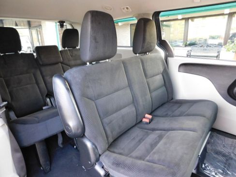 Used 2018 Dodge Grand Caravan SE image 20