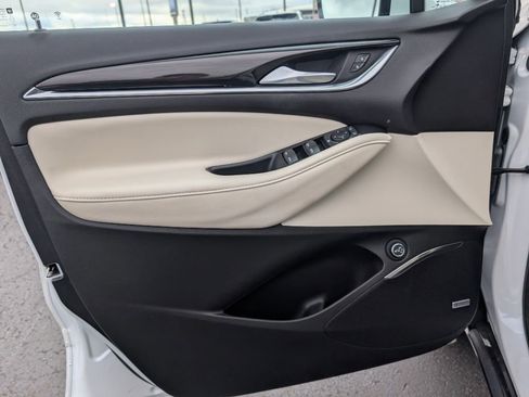 Used 2023 Buick Enclave Essence image 17