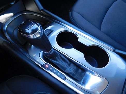 Used 2018 Chevrolet Malibu LT image 19