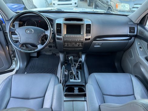 Used 2005 Lexus GX 470 image 2