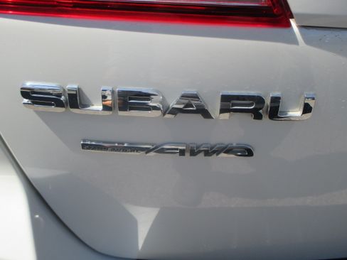 Used 2011 Subaru Outback 3.6R Limited AWD/4WD image 12