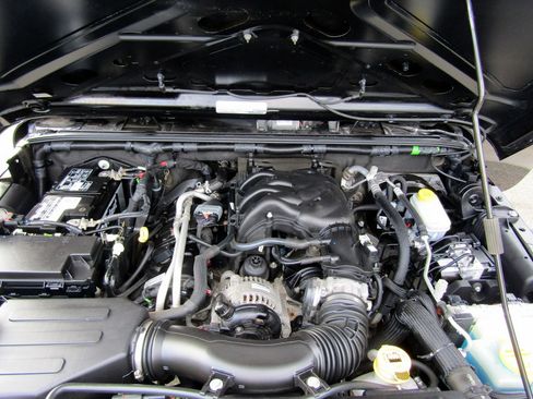 Used 2018 Jeep Wrangler Unlimited Sport image 14