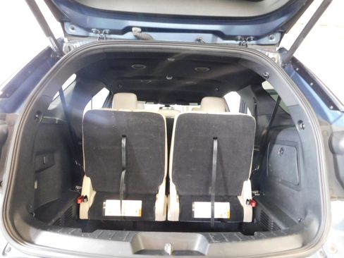 Used 2018 Ford Explorer XLT image 12