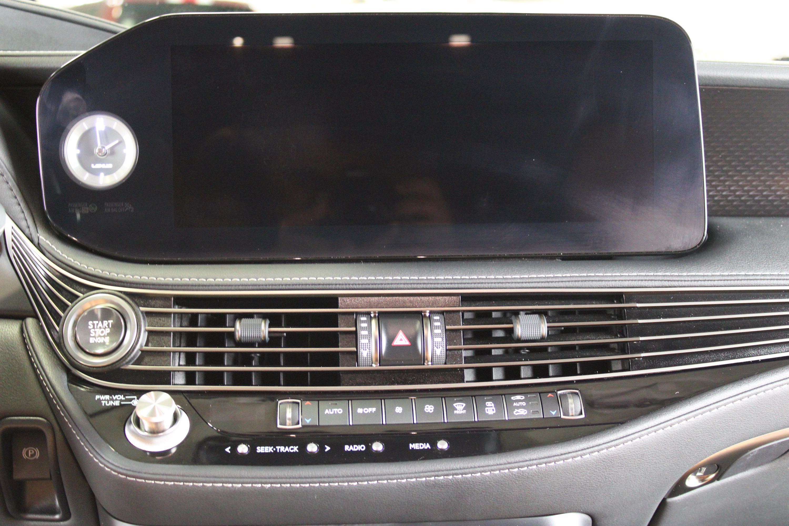 Used 2023 Lexus LS 500 w/ Luxury Package RWD image 5