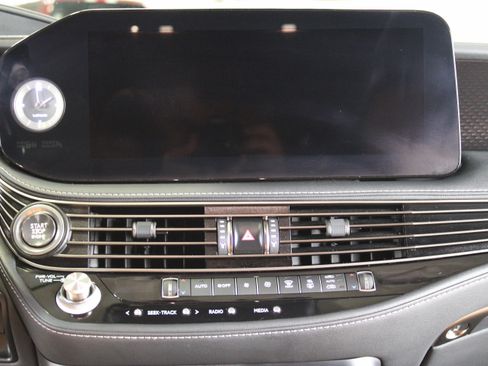 Used 2023 Lexus LS 500 w/ Luxury Package RWD image 5