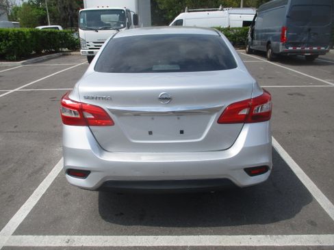 Used 2019 Nissan Sentra S image 4