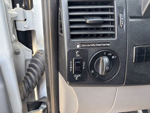 Used 2013 Freightliner Sprinter 2500 image 16