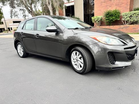Used 2013 MAZDA MAZDA3 i Touring Hatchback FWD image 3