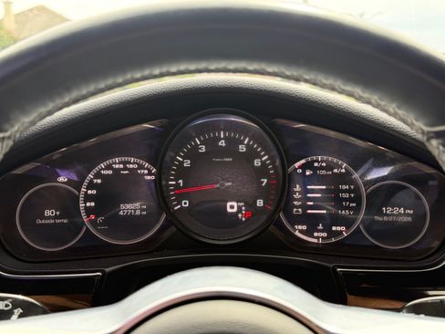 Used 2018 Porsche Panamera 4 image 11