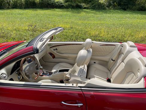 Used 2007 Mercedes-Benz CLK 550 image 2