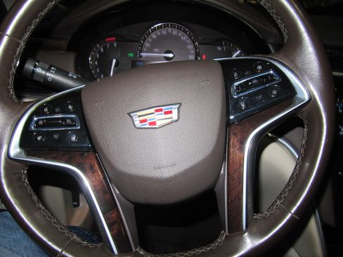 Used 2017 Cadillac XTS Luxury AWD image 16
