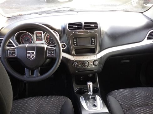 Used 2017 Dodge Journey SE image 4