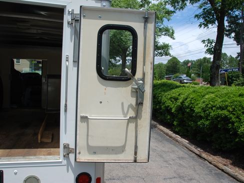 Used 2015 Ford E-350 and Econoline 350 Super Duty RWD image 14