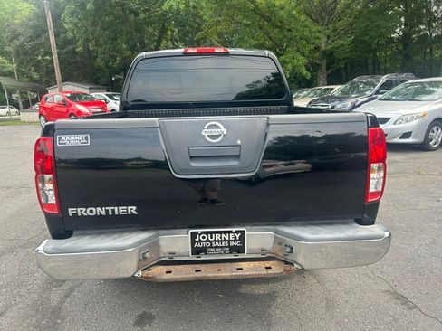 Used 2012 Nissan Frontier 2WD Crew Cab image 3