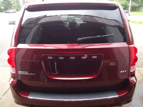 Used 2019 Dodge Grand Caravan SXT FWD image 5