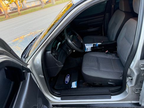 Used 2008 Ford Crown Victoria Police Interceptor RWD image 13