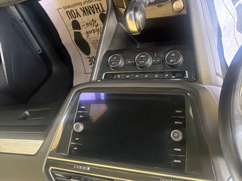 Used 2018 Volkswagen Tiguan FWD image 16