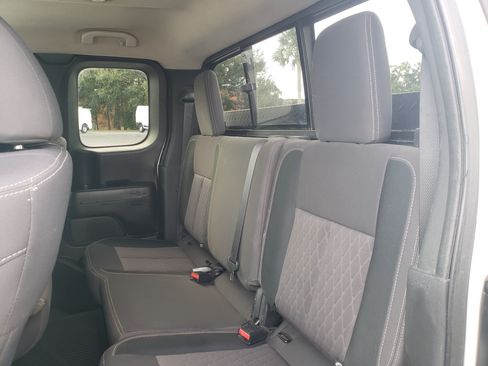 Used 2022 Nissan Titan SE image 19