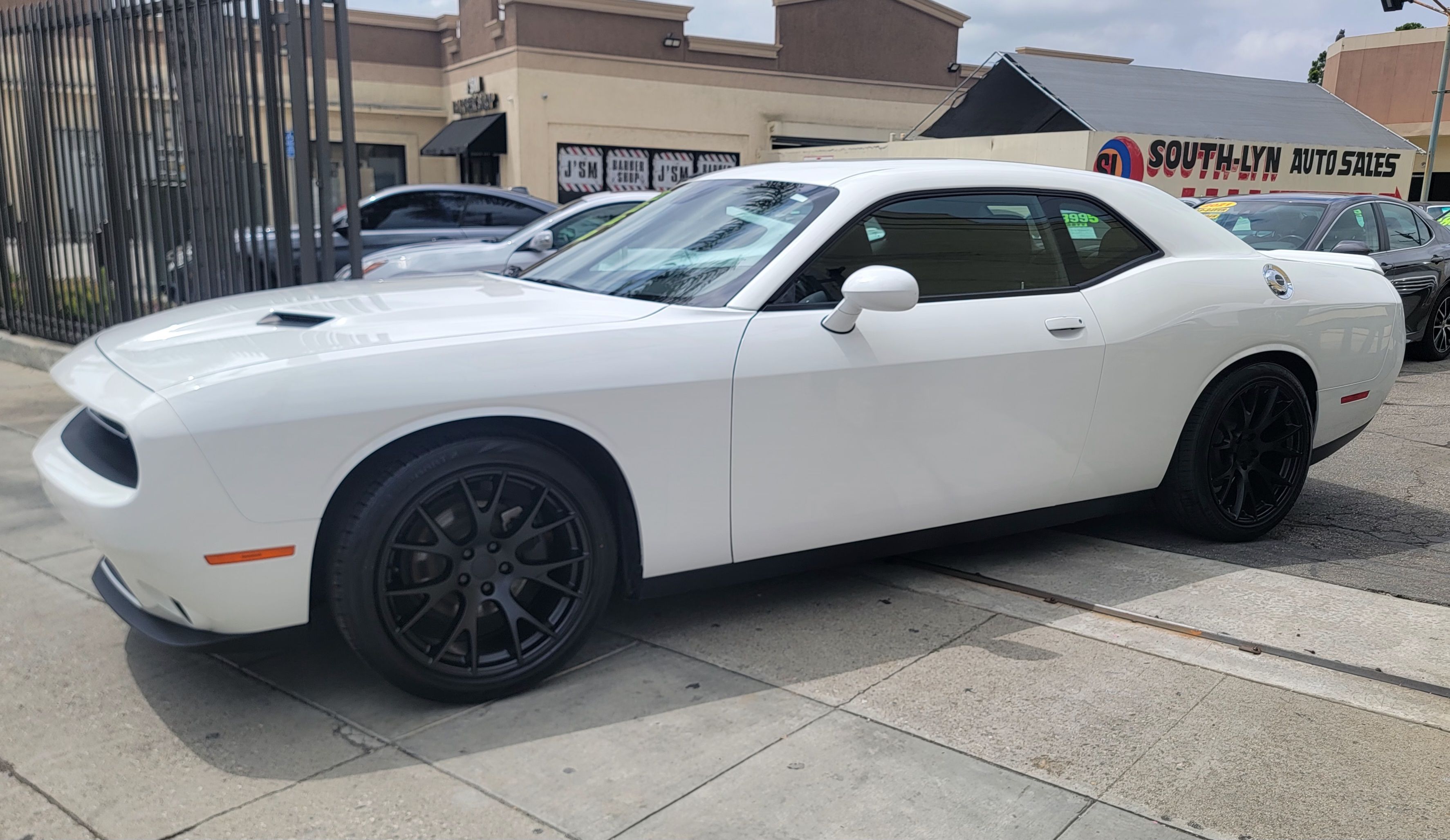Used 2019 Dodge Challenger SXT RWD image 1