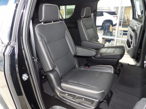 Used 2024 GMC Yukon XL 2WD SLT image 24