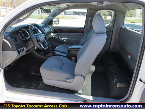 Used 2015 Toyota Tacoma image 9