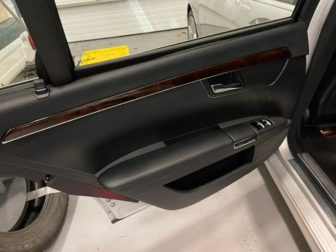 Used 2011 Mercedes-Benz S 550 4MATIC image 11