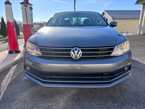 Used 2015 Volkswagen Jetta SE image 3