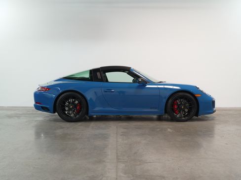 Used 2018 Porsche 911 Targa 4 GTS image 13