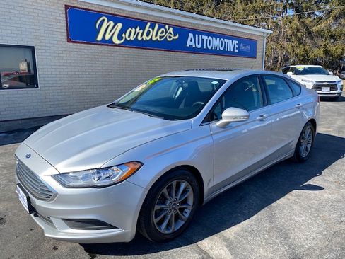 Used 2017 Ford Fusion SE image 1