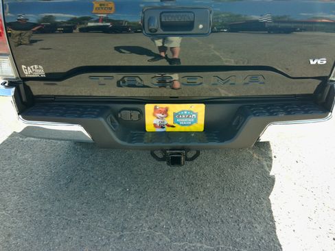 Used 2020 Toyota Tacoma image 15