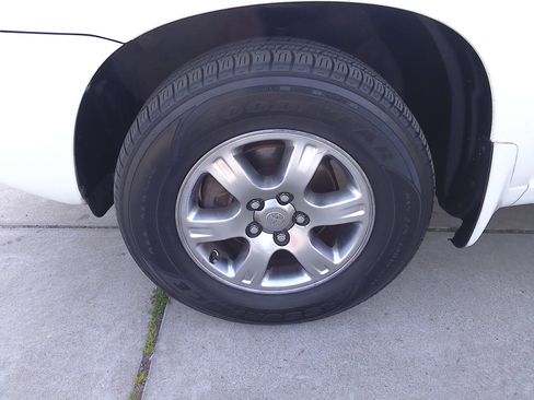 Used 2004 Toyota Highlander image 31