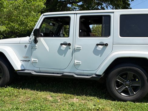 Used 2015 Jeep Wrangler 4WD Unlimited Sahara image 3
