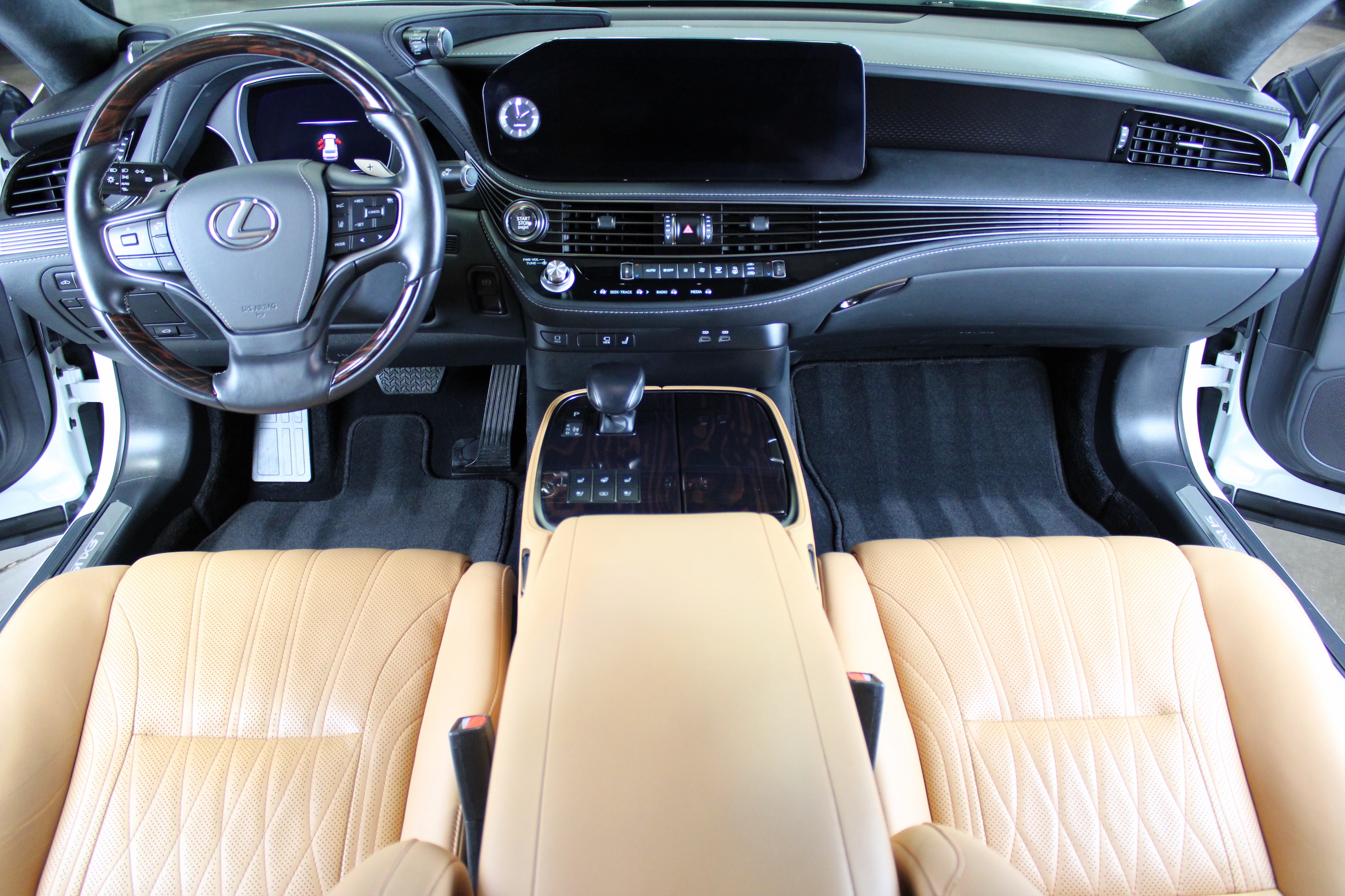 Used 2023 Lexus LS 500 w/ Luxury Package RWD image 4