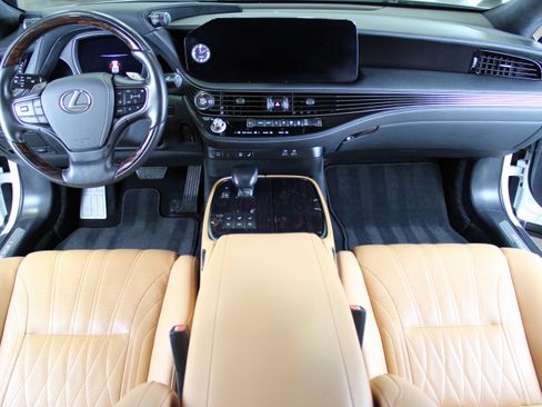 Used 2023 Lexus LS 500 w/ Luxury Package RWD image 4