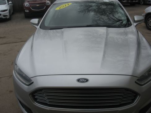 Used 2014 Ford Fusion SE image 2