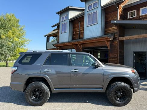 Used 2016 Toyota 4Runner 4WD image 6