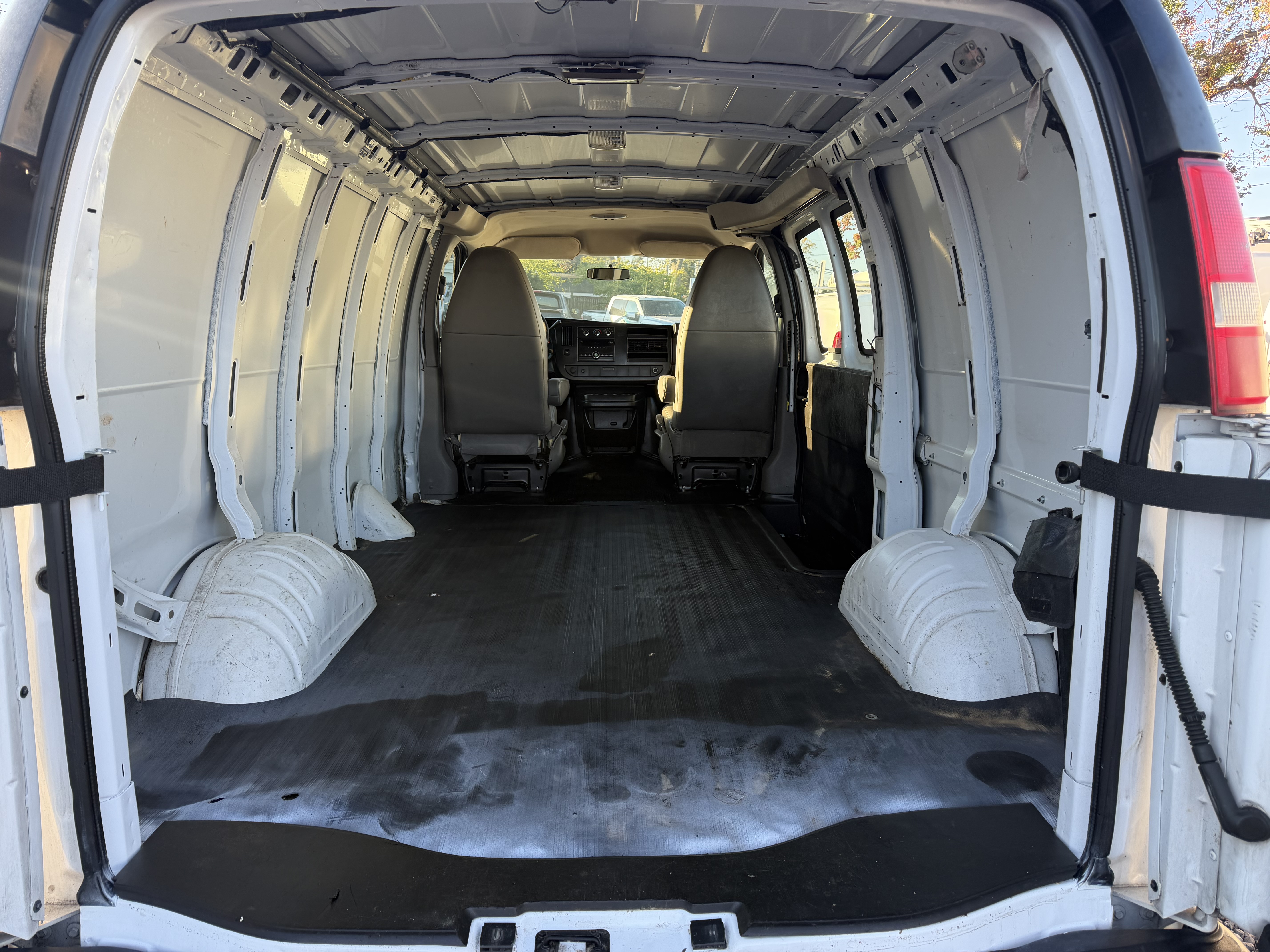 Used 2012 Chevrolet Express 1500 UNAVAIL RWD image 6