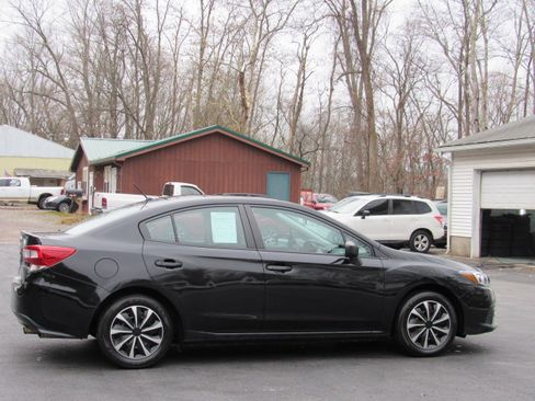 Used 2022 Subaru Impreza 2.0i Premium image 14