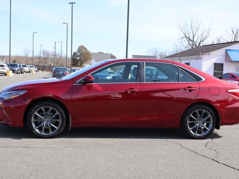 Used 2017 Toyota Camry XSE image 4
