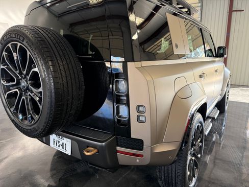 Used 2025 Land Rover Defender 110 OCTA image 6