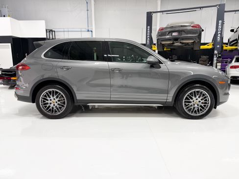 Used 2018 Porsche Cayenne S image 7