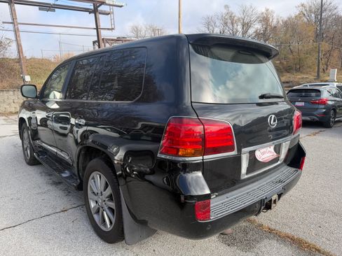 Used 2009 Lexus LX 570 image 7